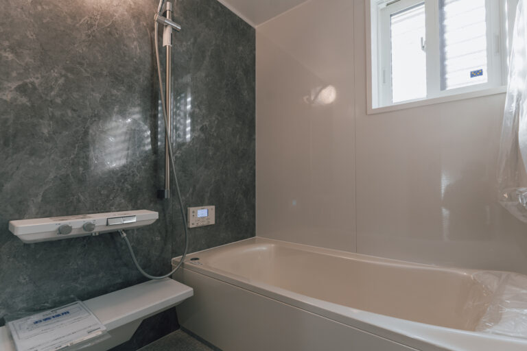 浴室はTOTOのシンラシリーズを採用