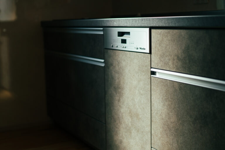 こだわりの食洗器はドイツ、ミーレ社製のものを採用