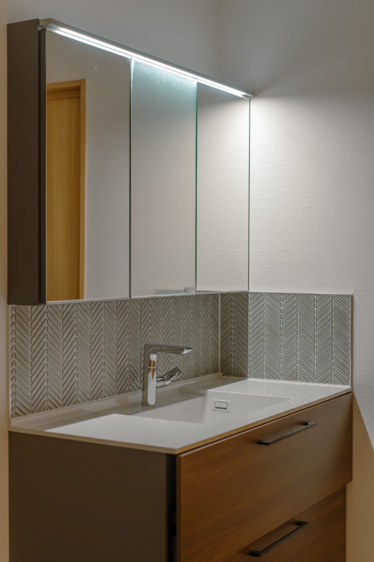 洗面台はTOTOの最上級シリーズ”エスクア”を採用されました