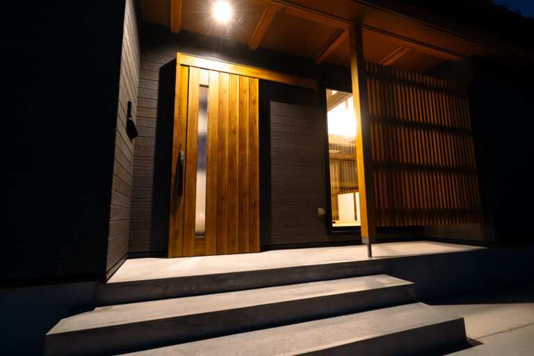 夜のエントランスも素敵です